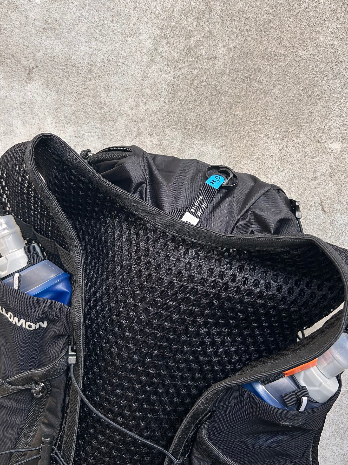 SALOMON サロモン / ACTIVE SKIN 12 WITH FLASK アクティブ スキン 12 ウィズ フラスク ブラック