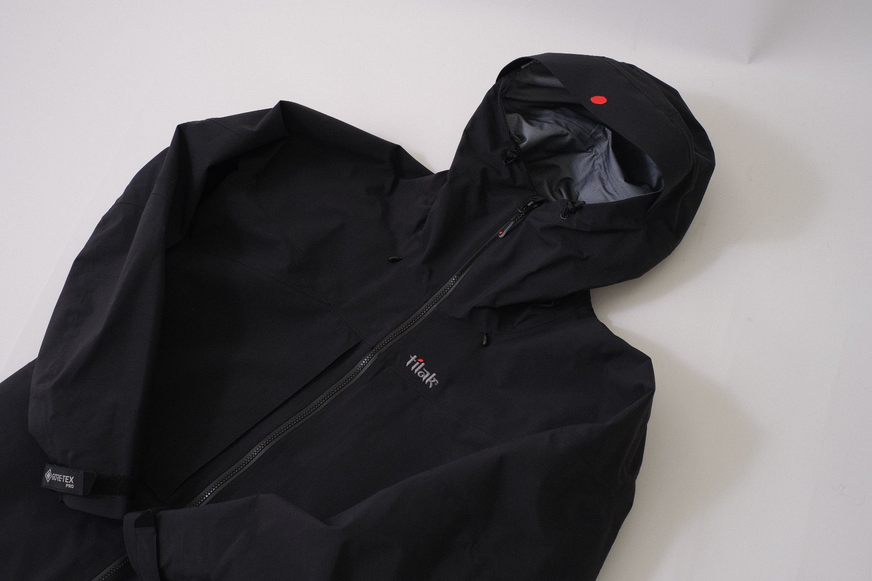 Tilak Evolution Jacket：ミニマリスト登山者に響く究極のGORE-TEXプロ