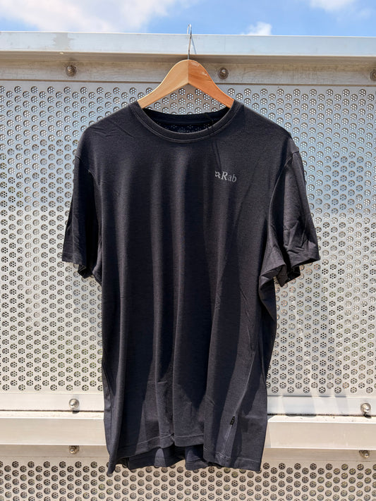 Rab ラブ / Crimp Logo Tee クリンプ ロゴ ティー