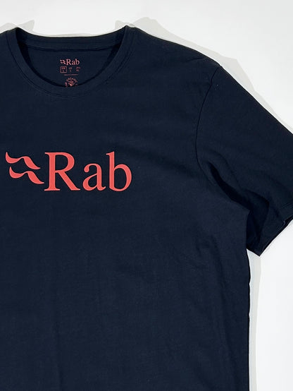 【SALE】Rab ラブ / Stance Logo SS スタンスロゴSS