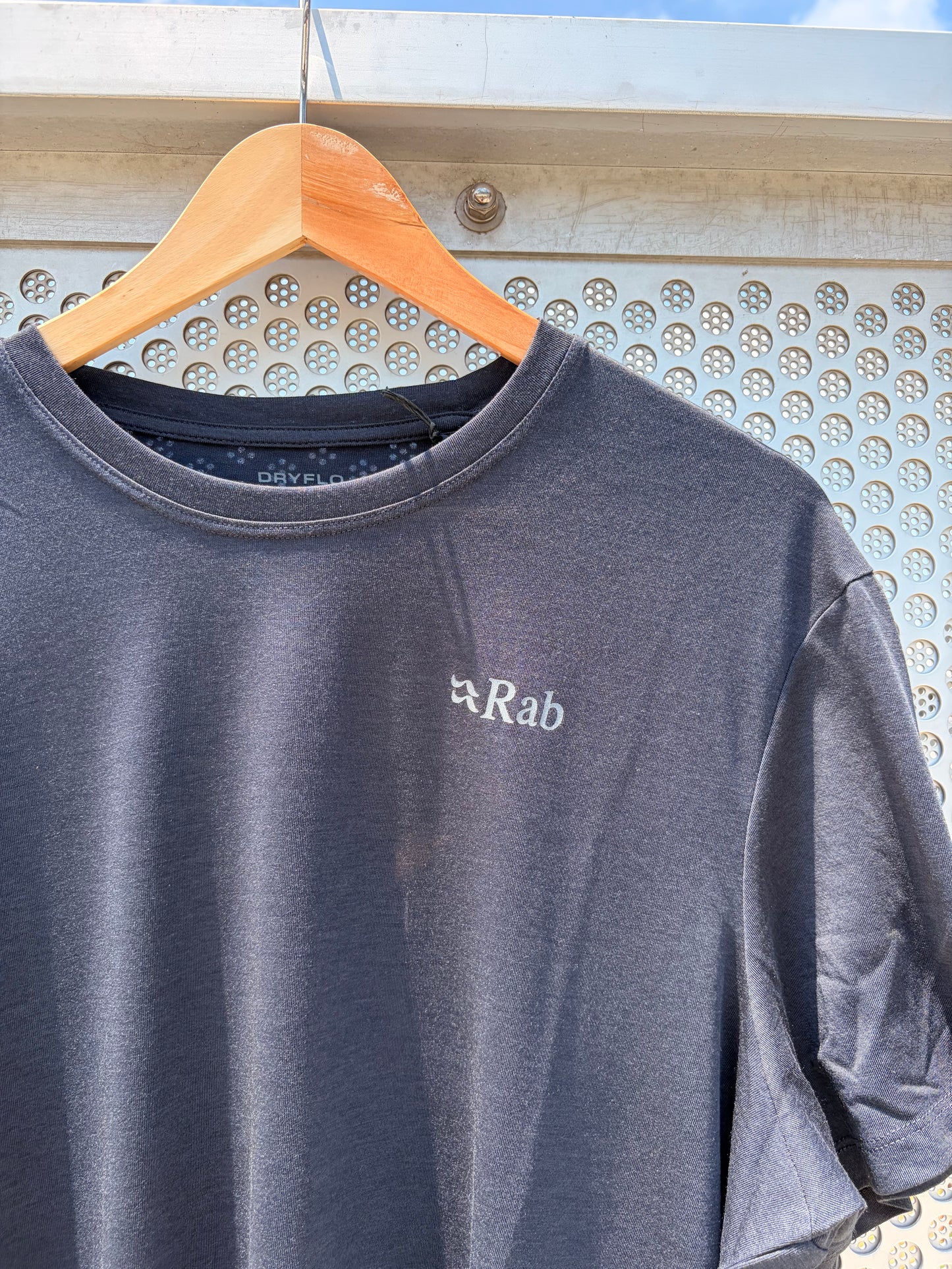 Rab ラブ / Crimp Logo Tee クリンプ ロゴ ティー